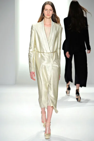 Look 28